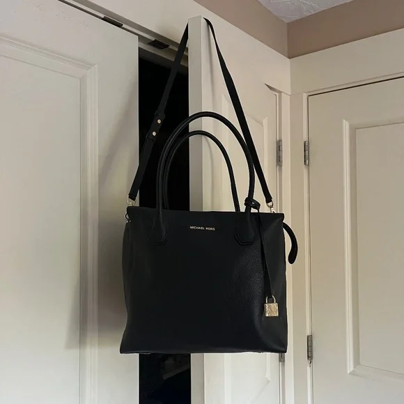 Michael Kors Weekender Bag - Picture 1 of 10
